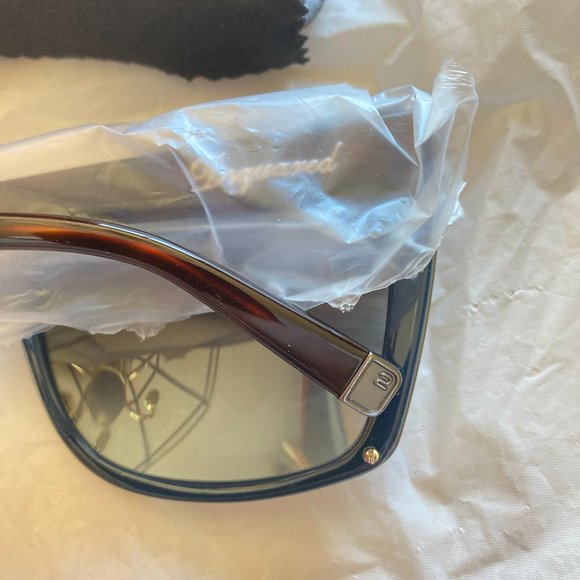 DSquared2 DQ0098 tipped tortoise arms gradient lens blue framed sunglasses main image 10